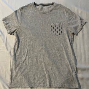 Men’s large gray old navy tee with cactus pocket